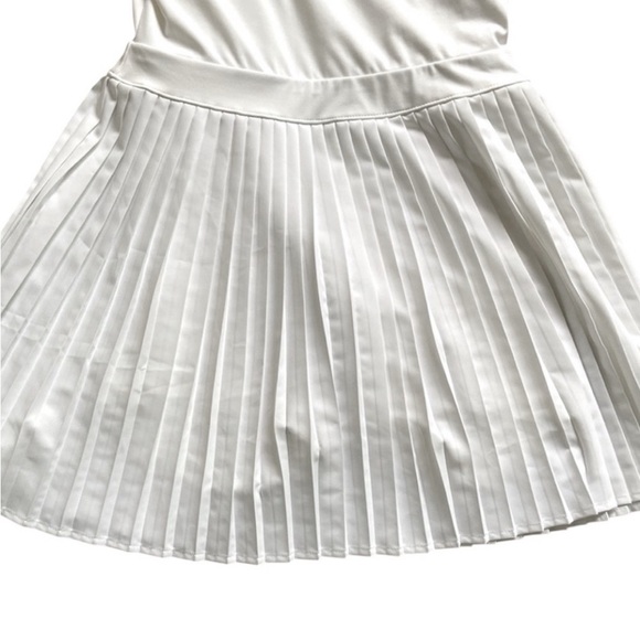 All in Motion Pleated White ivory Activewear with Inner Shorts size M. - Picture 12 of 14